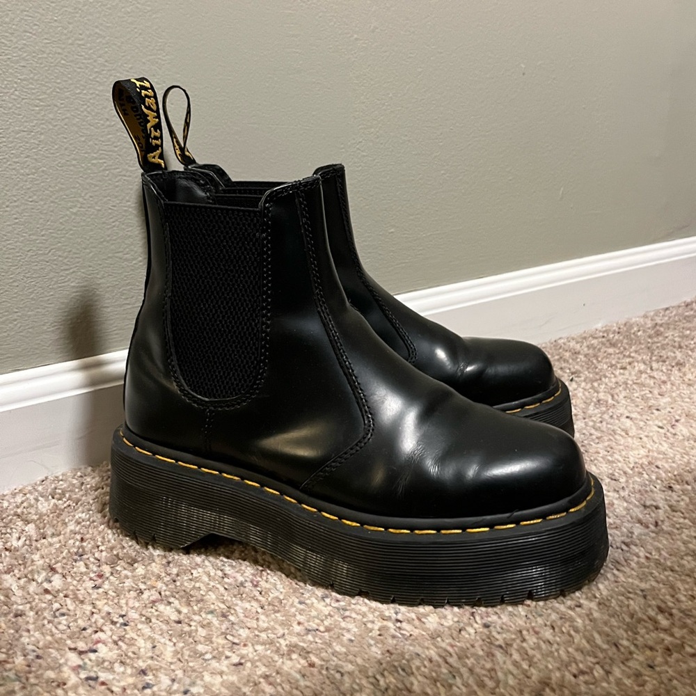 2976 Smooth Leather Platform Chelsea Boots size 8